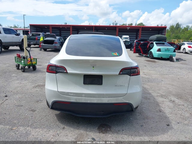 7SAYGAEE9NF429450 Tesla Model Y