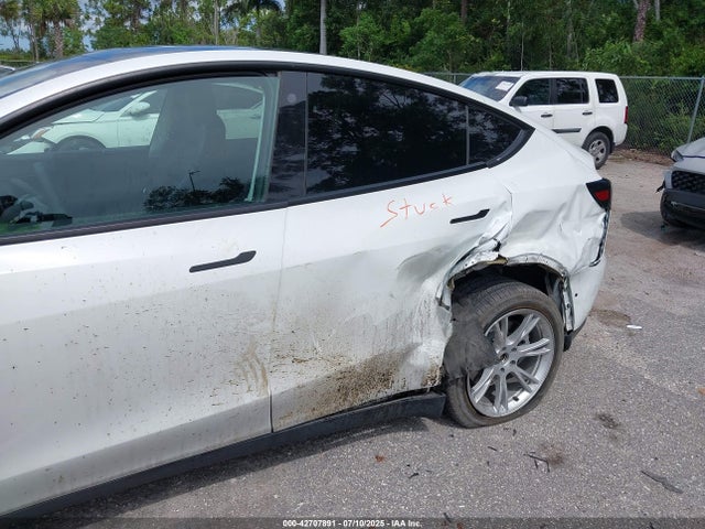 2022 TESLA MODEL Y 7SAYGAEE9NF429450 Photo 5