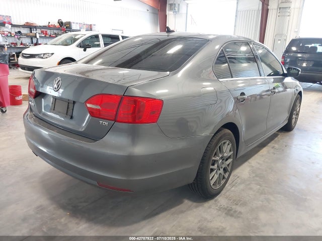 Volkswagen 2014 2014 3VWLL7AJ9EM374323 Image 4