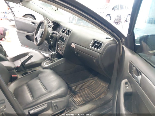 Volkswagen 2014 2014 3VWLL7AJ9EM374323 Image 5