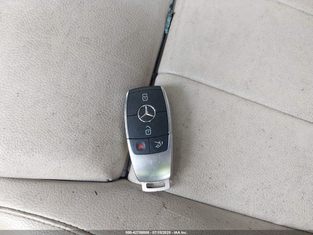 WDD3G4FB0KW022398 Mercedes-Benz m260