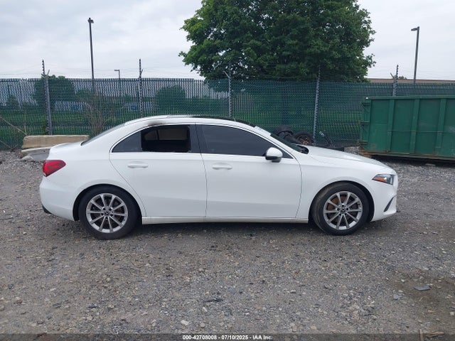 WDD3G4FB0KW022398 Mercedes-Benz m260
