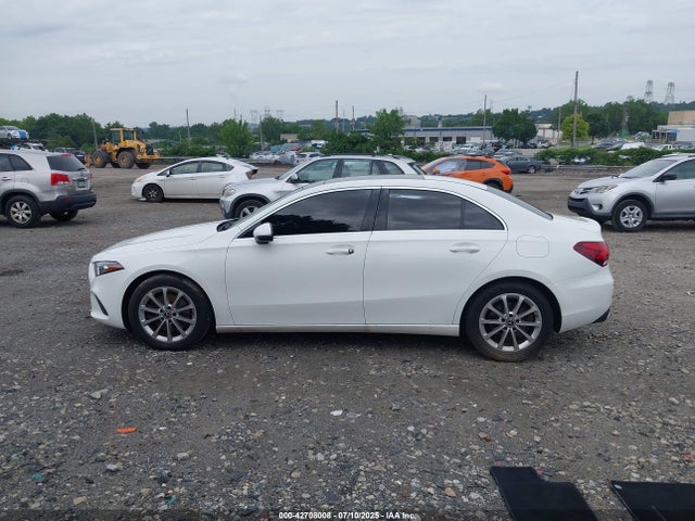 WDD3G4FB0KW022398 Mercedes-Benz m260