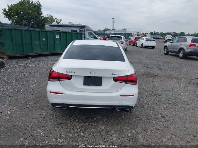 WDD3G4FB0KW022398 Mercedes-Benz m260