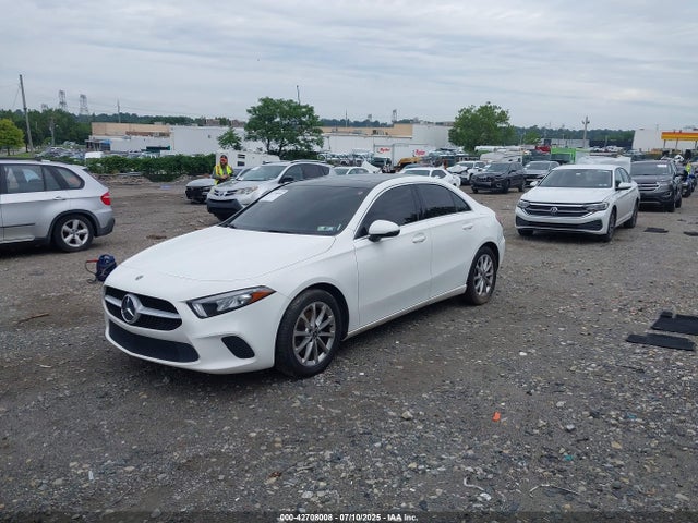 WDD3G4FB0KW022398 Mercedes-Benz m260