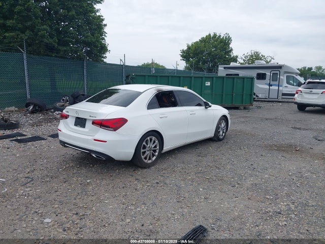 WDD3G4FB0KW022398 Mercedes-Benz m260