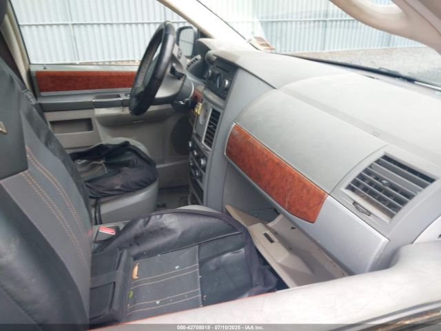2009 CHRYSLER TOWN & COUNTRY 2A8HR541X9R633853 Photo 4