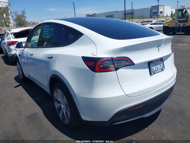 2022 TESLA MODEL Y 7SAYGDEE3NF363270 Photo 2