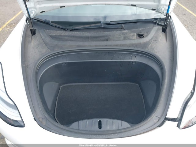 5YJ3E1EB8KF451860 Tesla MODEL 3