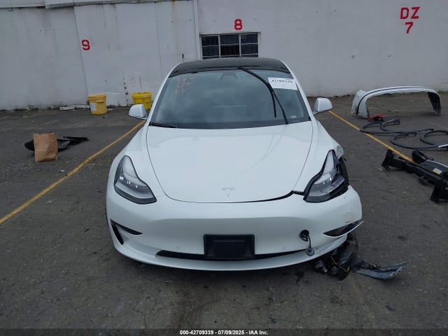 5YJ3E1EB8KF451860 Tesla MODEL 3
