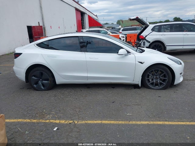5YJ3E1EB8KF451860 Tesla MODEL 3