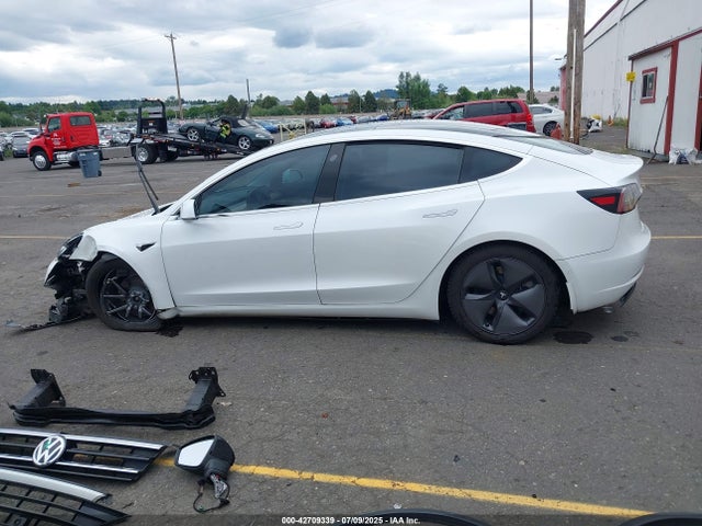 5YJ3E1EB8KF451860 Tesla MODEL 3