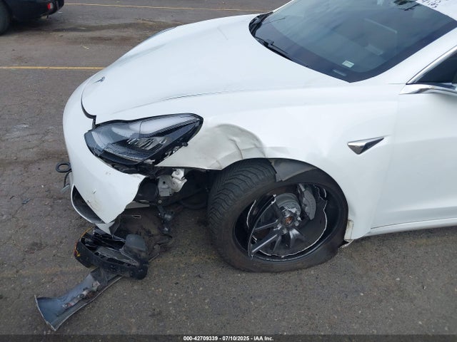 5YJ3E1EB8KF451860 Tesla MODEL 3