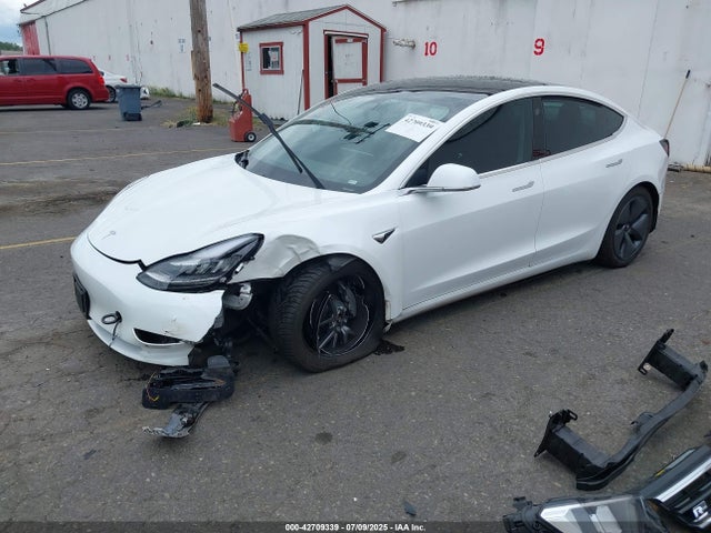 5YJ3E1EB8KF451860 Tesla MODEL 3