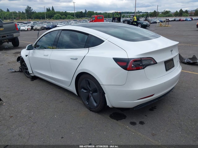 5YJ3E1EB8KF451860 Tesla MODEL 3