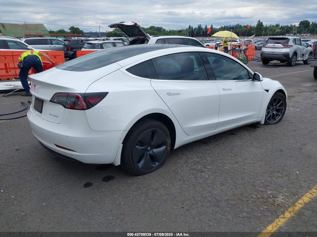 5YJ3E1EB8KF451860 Tesla MODEL 3