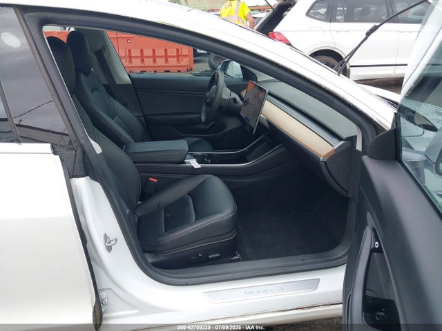 5YJ3E1EB8KF451860 Tesla MODEL 3