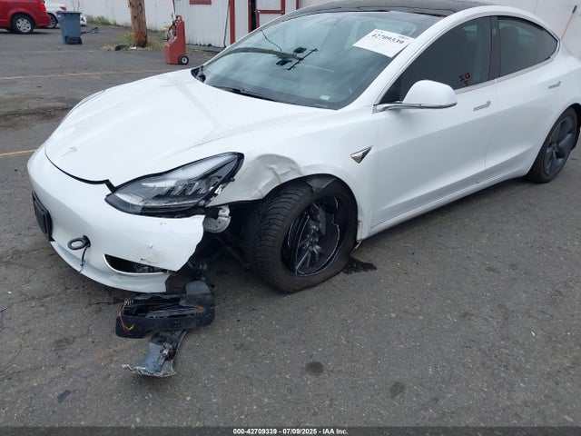 5YJ3E1EB8KF451860 Tesla MODEL 3
