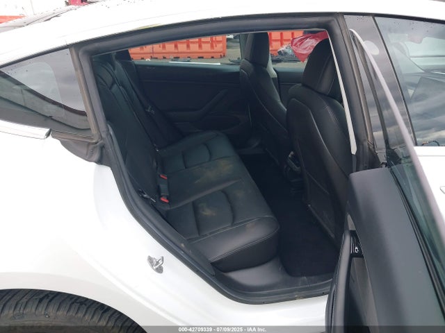 5YJ3E1EB8KF451860 Tesla MODEL 3