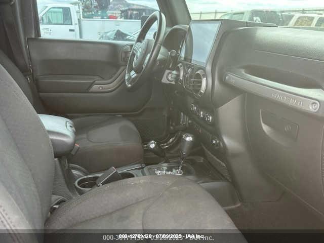 1C4BJWDG3HL749370 Jeep Wrangler