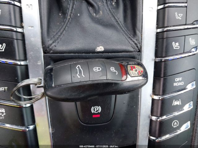 2017 PORSCHE MACAN WP1AA2A57HLB01925 Photo 10