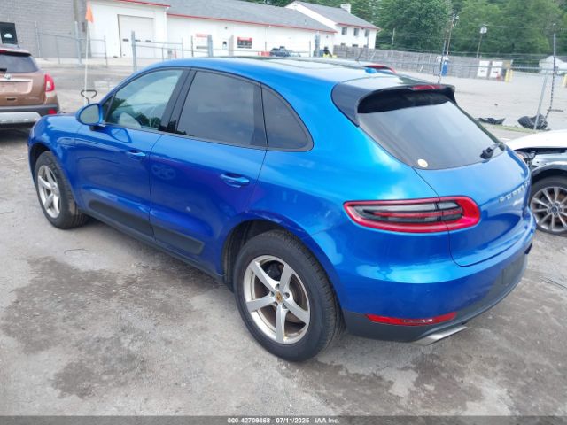 2017 PORSCHE MACAN WP1AA2A57HLB01925 Photo 2