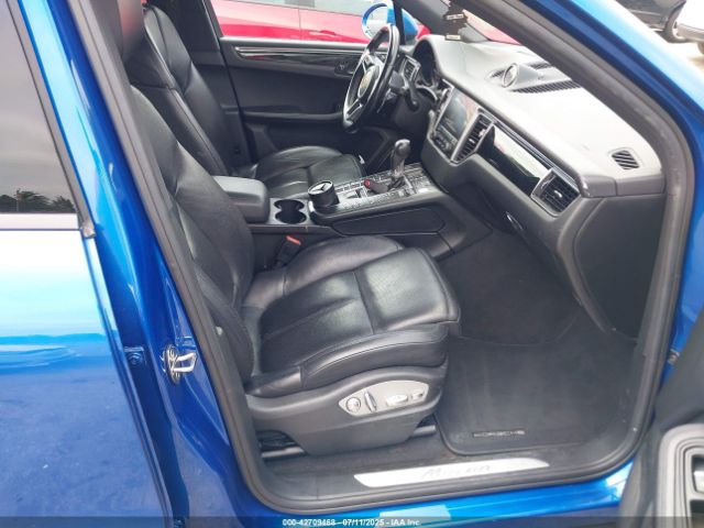 2017 PORSCHE MACAN WP1AA2A57HLB01925 Photo 4