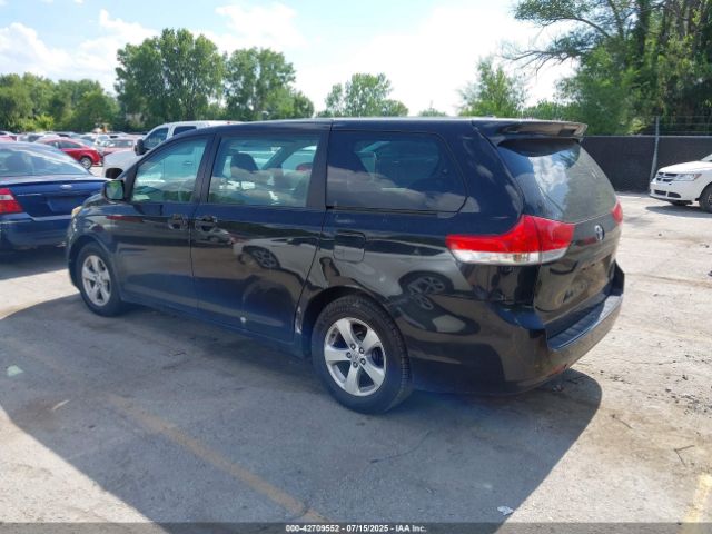 2011 TOYOTA SIENNA 5TDZK3DC4BS059334 Photo 2