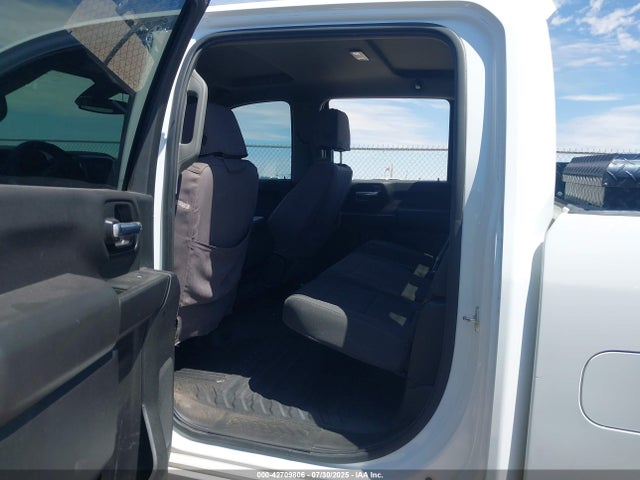 1GC4YNE70MF282852 Chevrolet l8t