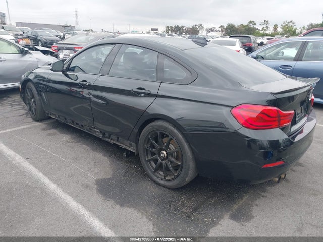 BMW 2018 2018 WBA4J1C54JBM11044 Image 3