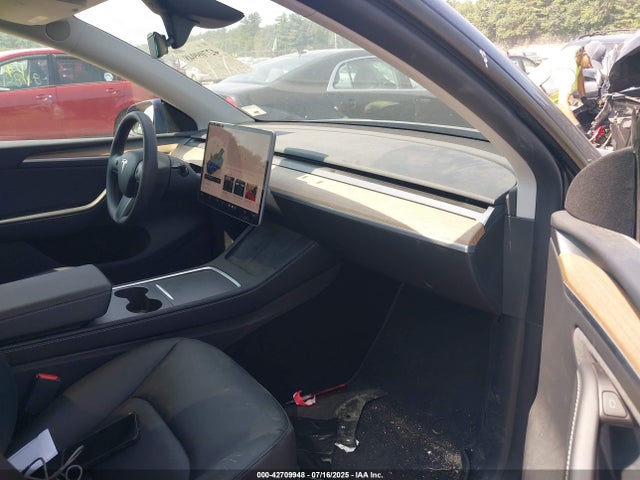 2024 TESLA MODEL Y 7SAYGDEE0RA278969 Photo 4