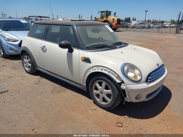 2010 MINI COOPER WMWMF3C51ATZ23464 Photo 0