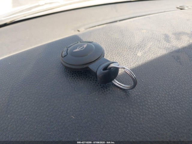 2010 MINI COOPER WMWMF3C51ATZ23464 Photo 10