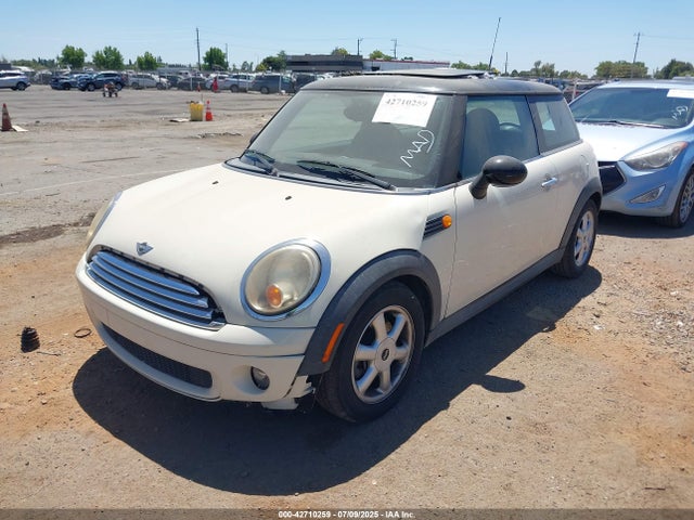 2010 MINI COOPER WMWMF3C51ATZ23464 Photo 1