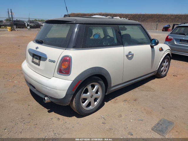 2010 MINI COOPER WMWMF3C51ATZ23464 Photo 3