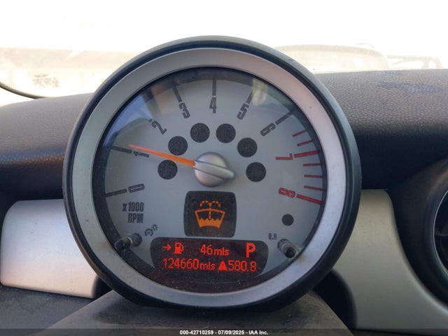 2010 MINI COOPER WMWMF3C51ATZ23464 Photo 6