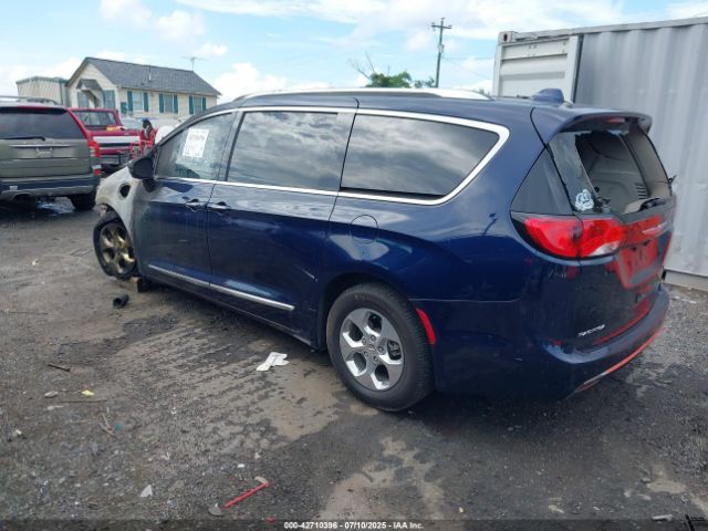 2018 CHRYSLER PACIFICA HYBRID 2C4RC1N70JR168562 Photo 2