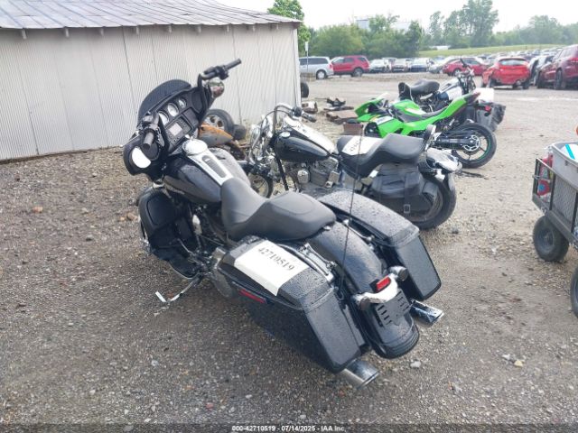 2016 HARLEY-DAVIDSON FLHX 1HD1KBM19GB685321 Photo 2