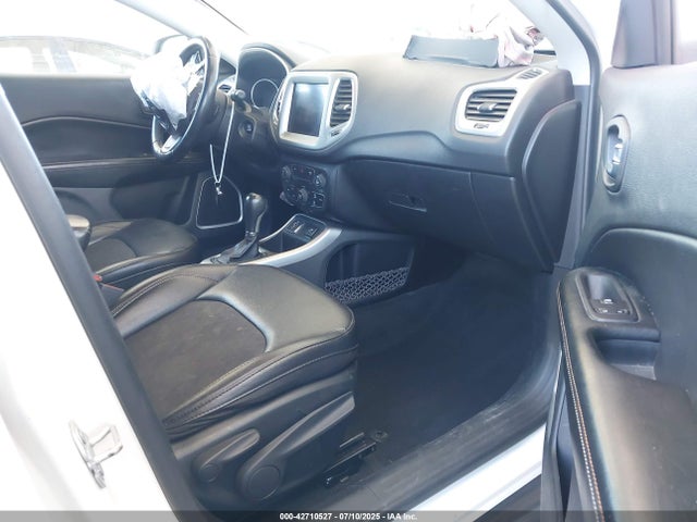 3C4NJCBBXKT855670 Jeep 2019
