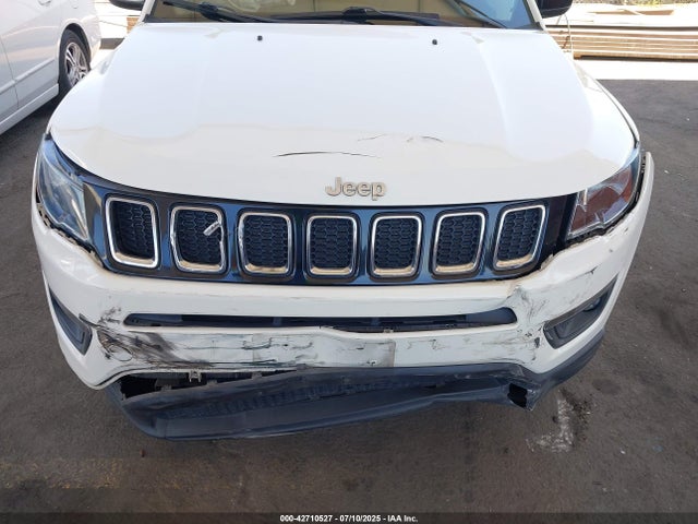 3C4NJCBBXKT855670 Jeep 2019