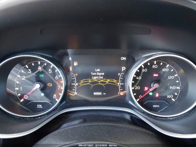 3C4NJCBBXKT855670 Jeep 2019