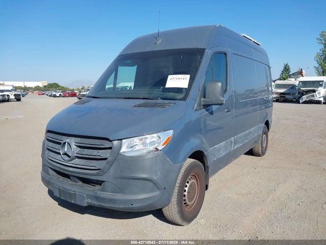 Mercedes-Benz om 642 with brake assist 2019 WD4PF0CD0KP094845 Image 2
