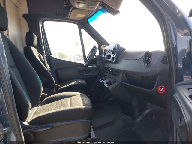 Mercedes-Benz om 642 with brake assist 2019 WD4PF0CD0KP094845 Image 5