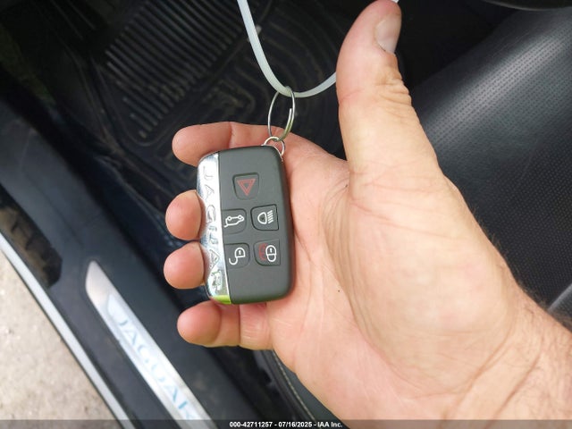 2017 JAGUAR F-PACE SADCL2BV5HA064702 Photo 10