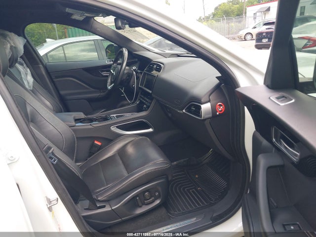 2017 JAGUAR F-PACE SADCL2BV5HA064702 Photo 4