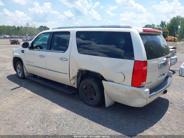2008 CADILLAC ESCALADE ESV 1GYFK46848R241604 Photo 2