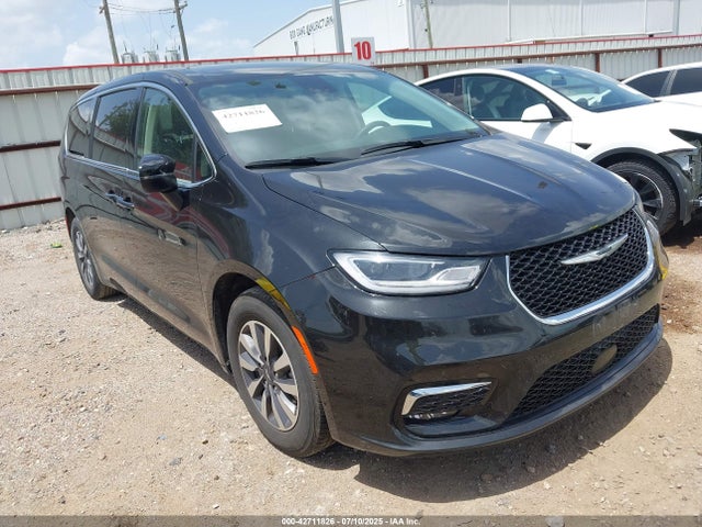 2023 CHRYSLER PACIFICA HYBRID 2C4RC1L70PR622000