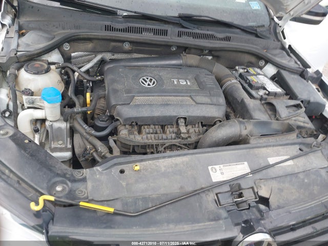 3VWD17AJ8JM226345 Volkswagen tsi