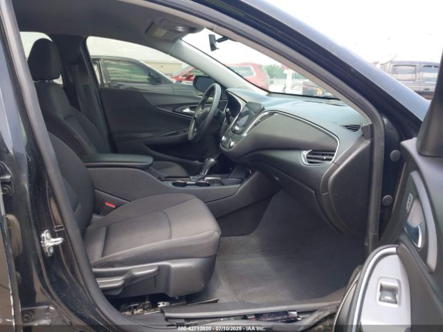 2019 CHEVROLET MALIBU 1G1ZD5ST7KF184913 Photo 4