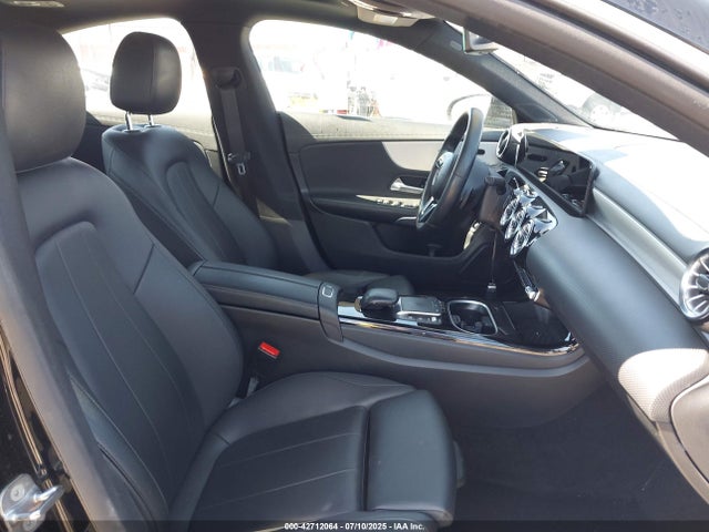 W1K5J4GB1PN370099 Mercedes-Benz m260